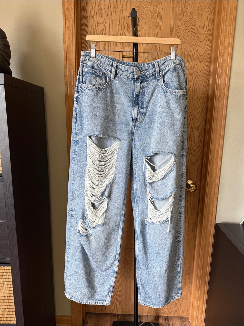 H&M Baggy distressed jeans